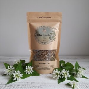 🌿 Hluchavkový čaj – jemná sila pre ženy aj mužov Hluchavka biela je nenápadná bylina, ktorá v čaji odhaľuje svoju liečivú moc. 🍃 Liečivé účinky • Podporuje zdravie ženského organizmu – tradične využívaná pri menštruačných ťažkostiach. • Má protizápalové účinky – pomáha pri zápaloch močových ciest. • Podporuje trávenie – uľavuje pri žalúdočných problémoch. • Posilňuje imunitu a celkovú vitalitu. 🌱 Chuť a zážitok • Jemná, neutrálna, mierne sladkastá chuť. • Prináša pocit čistoty a vnútorného pokoja. • Skvelý na každodenné pitie pre celú rodinu.