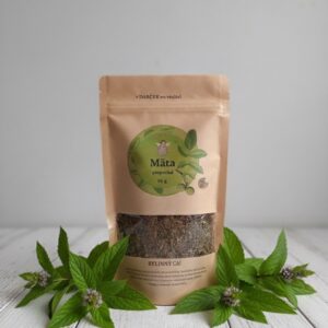 🌿 Mätový čaj – sviežosť v každom dúšku Mäta je klasikou, ktorá nikdy nesklame. • Upokojuje žalúdok – pomáha pri nevoľnosti, nadúvaní a tráviacich ťažkostiach. • Osviežuje dych – prirodzený dezinfekčný účinok. • Podporuje koncentráciu – svieža vôňa a chuť povzbudzuje myseľ. • Pomoc pri prechladnutí – uvoľňuje dýchacie cesty. Chuť a zážitok: • Osviežujúca, chladivá chuť, ktorá prebúdza zmysly. • Prináša okamžitý pocit sviežosti a ľahkosti. • Skvelý počas horúcich dní alebo po jedle.